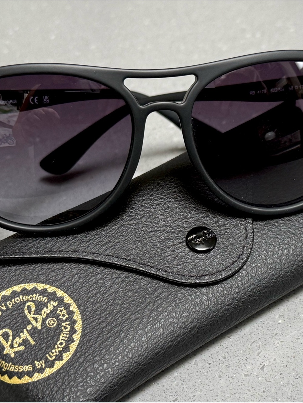 😎 Ray-Ban Black Matte Frame Sunglasses with Case